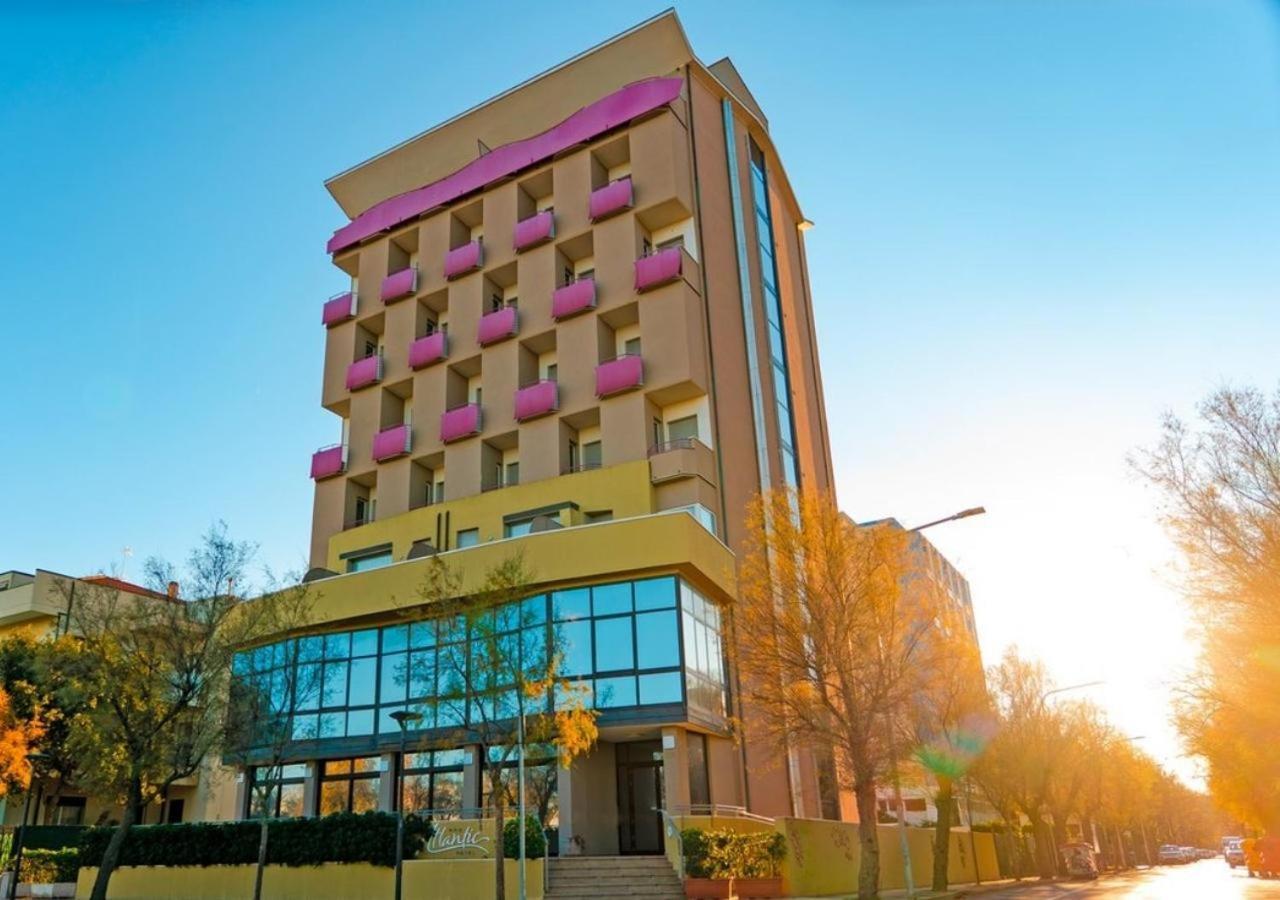 Hotel Atlantic Pesaro Esterno foto