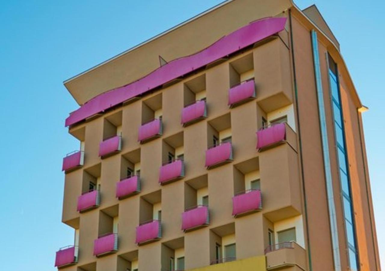 Hotel Atlantic Pesaro Esterno foto