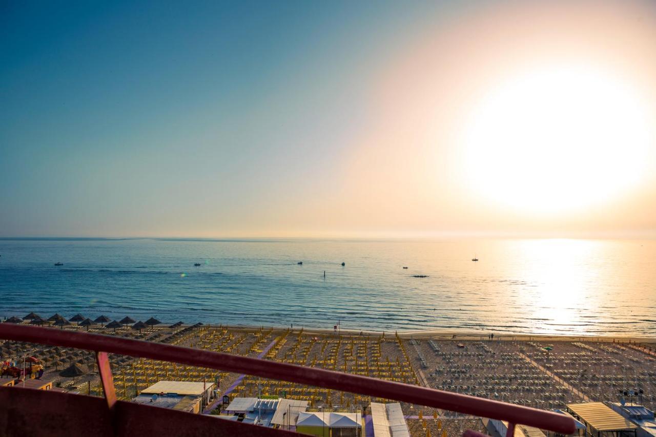 Hotel Atlantic Pesaro Esterno foto