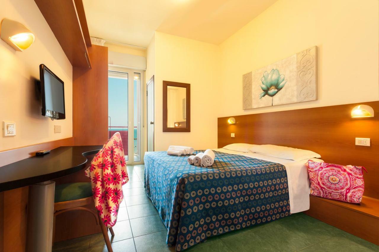 Hotel Atlantic Pesaro Esterno foto