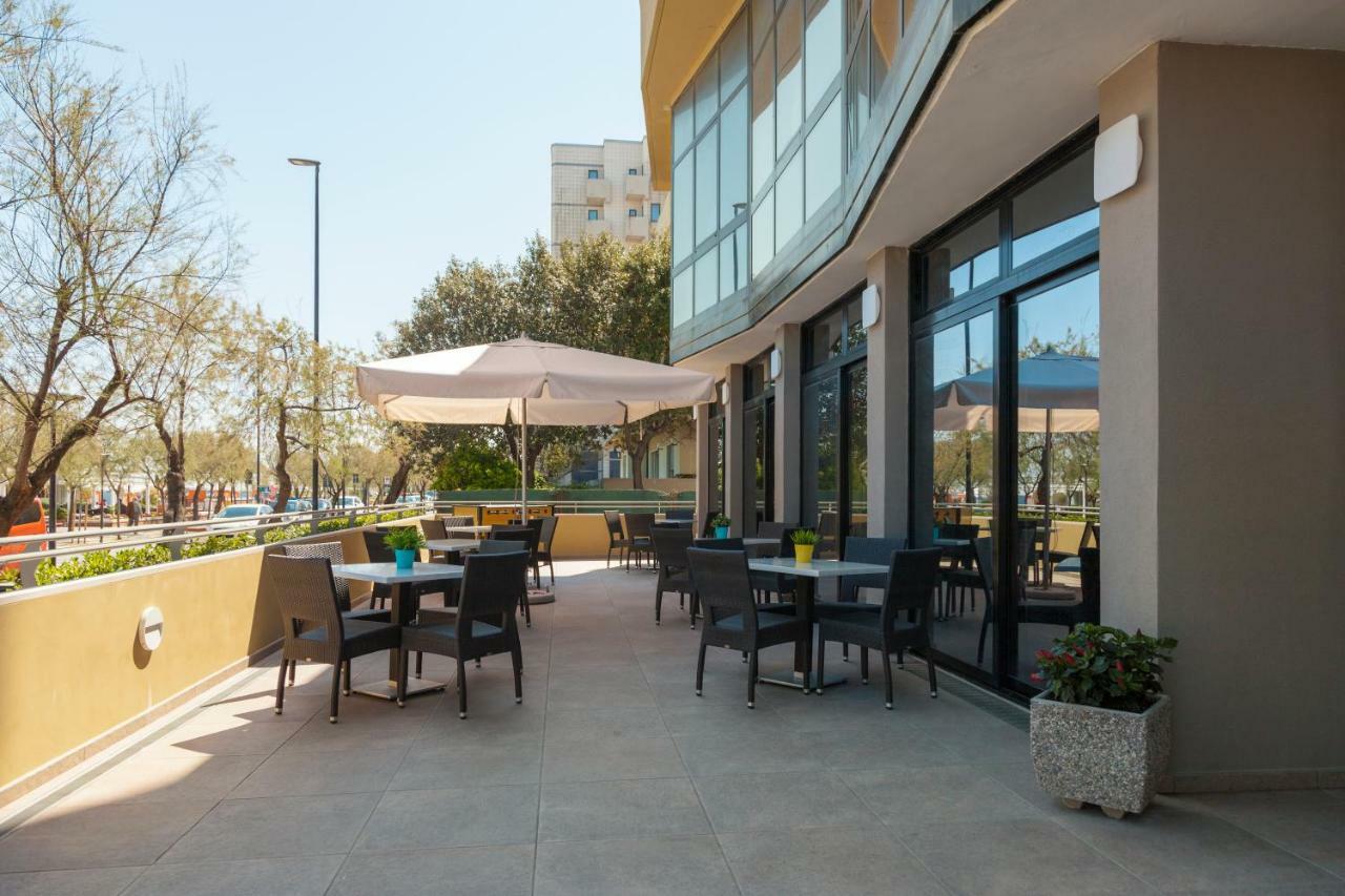 Hotel Atlantic Pesaro Esterno foto