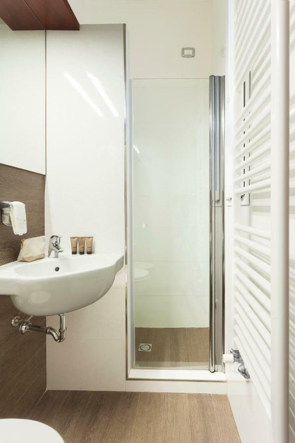 Hotel Atlantic Pesaro Esterno foto