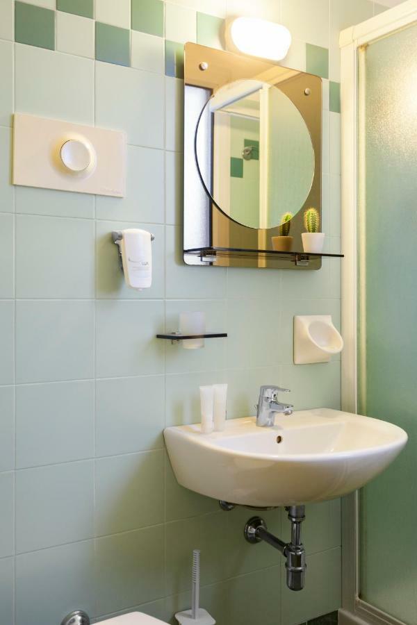 Hotel Atlantic Pesaro Esterno foto