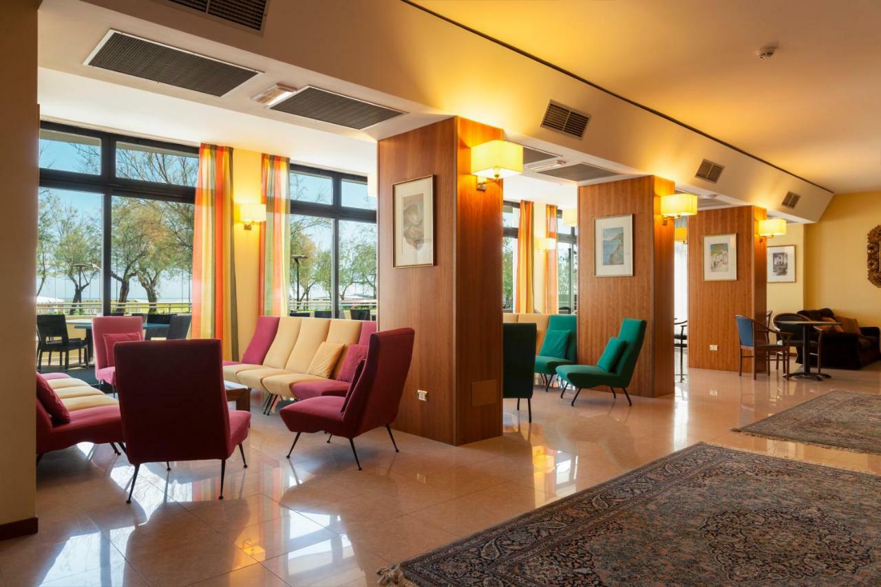 Hotel Atlantic Pesaro Esterno foto