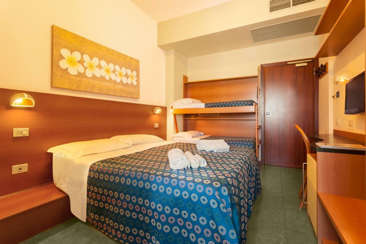 Hotel Atlantic Pesaro Esterno foto