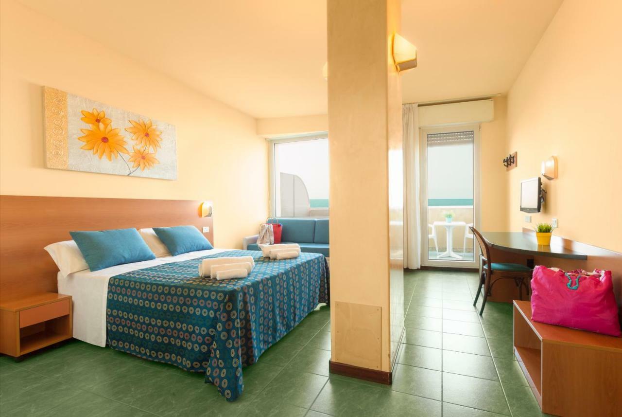 Hotel Atlantic Pesaro Esterno foto