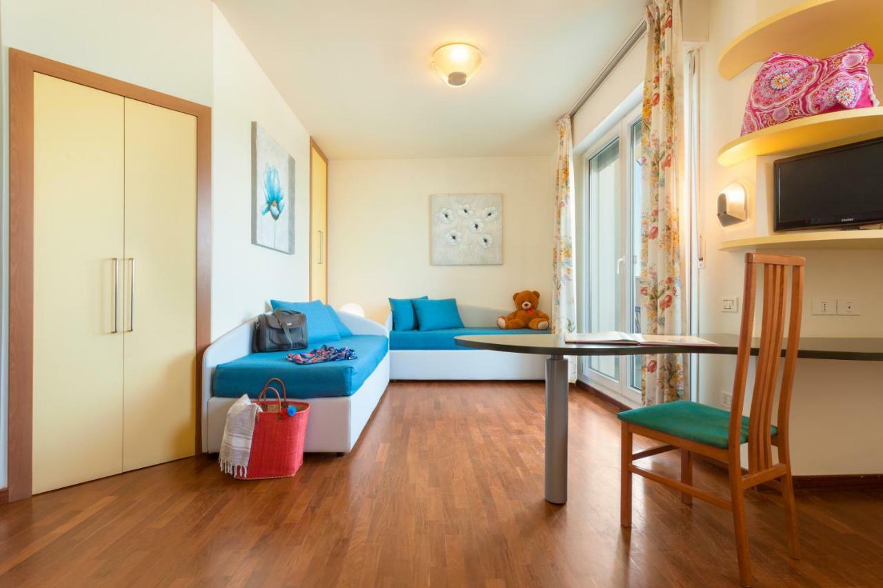 Hotel Atlantic Pesaro Esterno foto