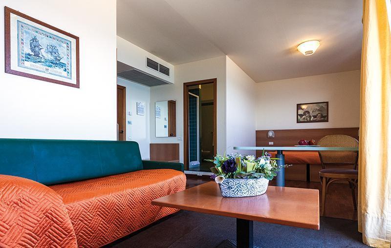 Hotel Atlantic Pesaro Esterno foto