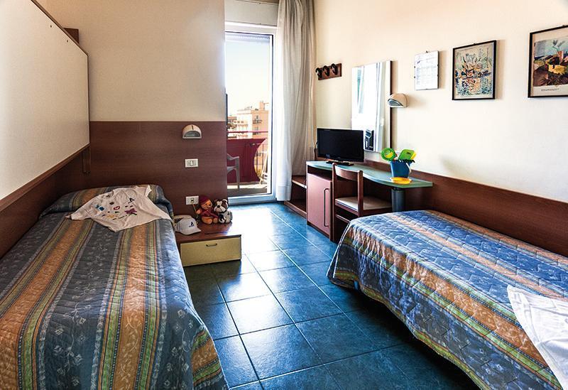 Hotel Atlantic Pesaro Esterno foto