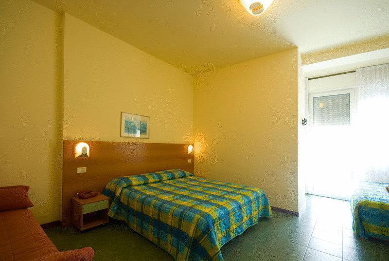 Hotel Atlantic Pesaro Esterno foto