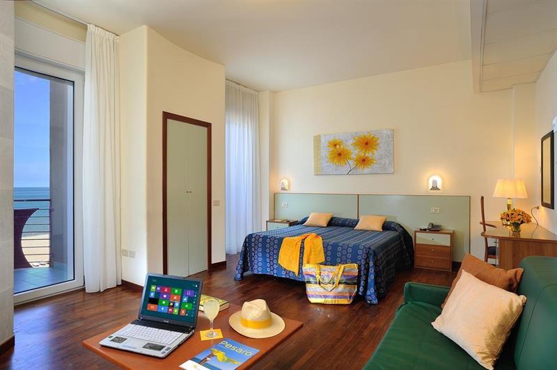 Hotel Atlantic Pesaro Esterno foto