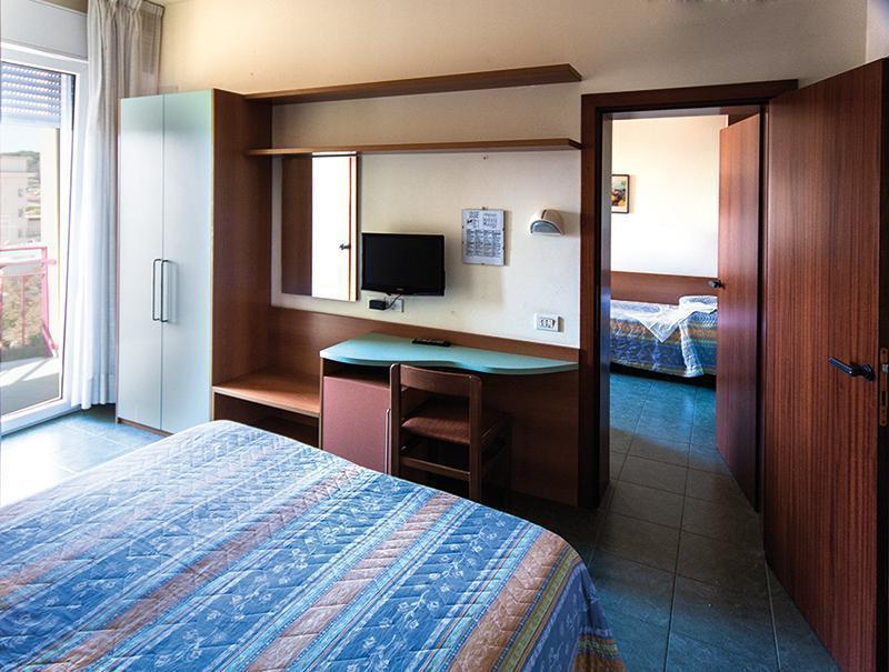 Hotel Atlantic Pesaro Esterno foto