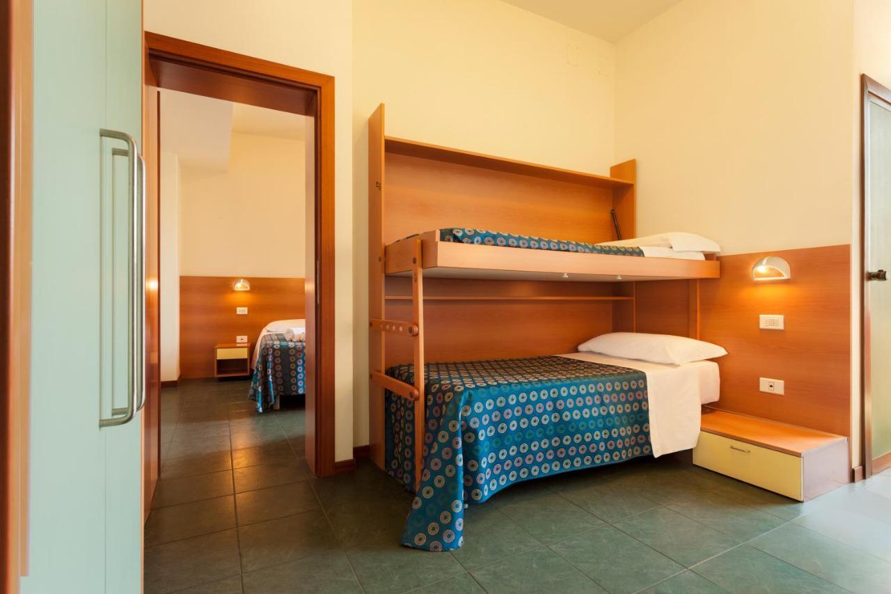 Hotel Atlantic Pesaro Esterno foto